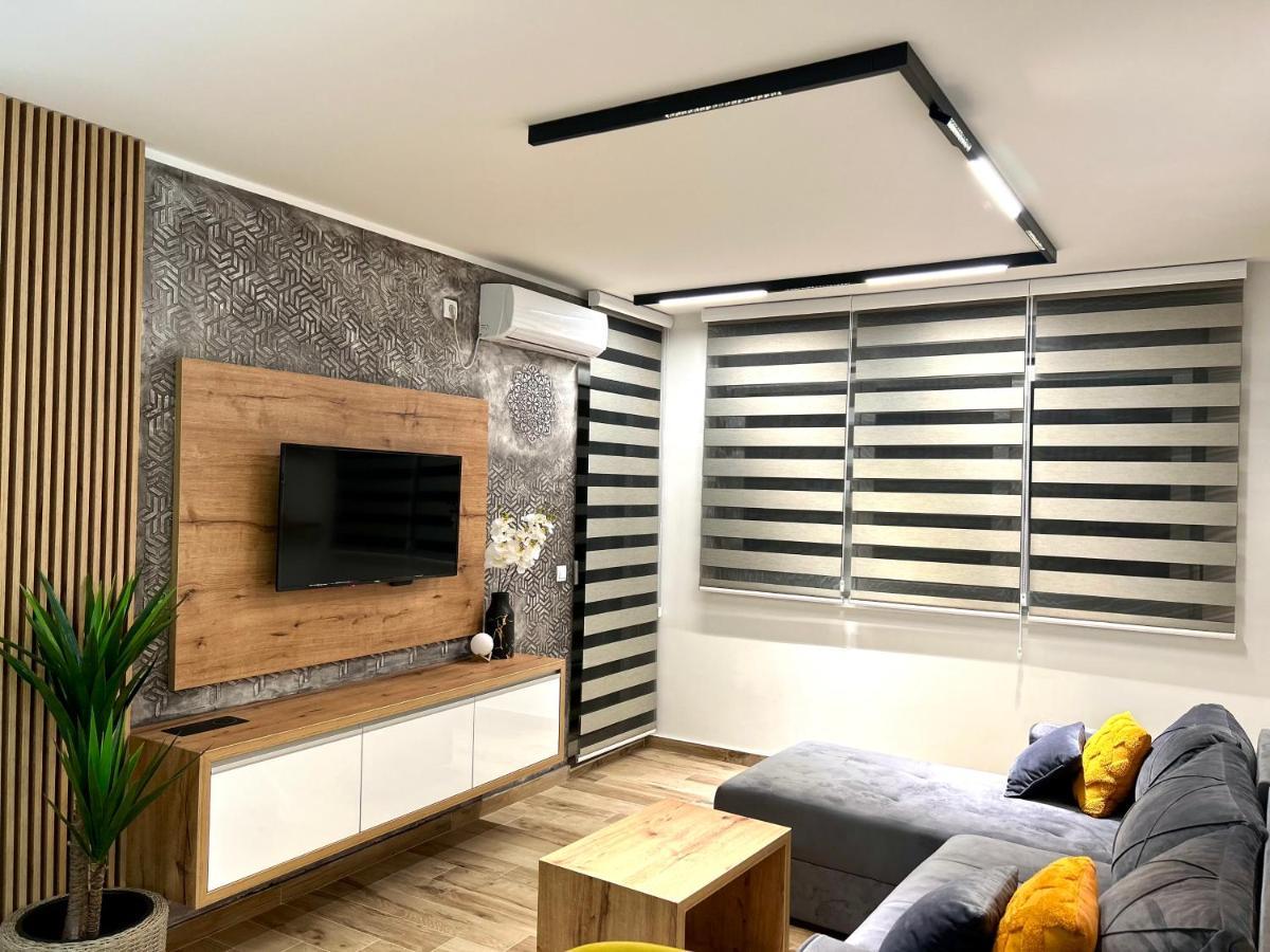 Apartman Lux-Besplatno Koriscenje Zasebne Garaze 스렘스카 미트로비차 외부 사진