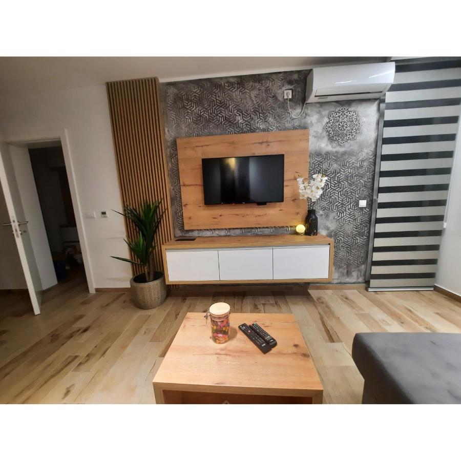 Apartman Lux-Besplatno Koriscenje Zasebne Garaze 스렘스카 미트로비차 외부 사진
