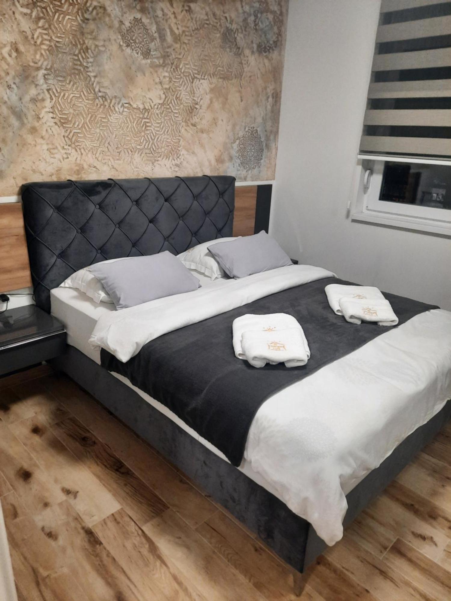 Apartman Lux-Besplatno Koriscenje Zasebne Garaze 스렘스카 미트로비차 외부 사진